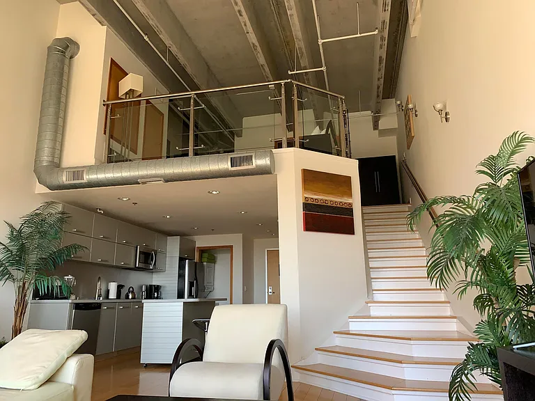 Suite 27 - Premium Split-Level Loft