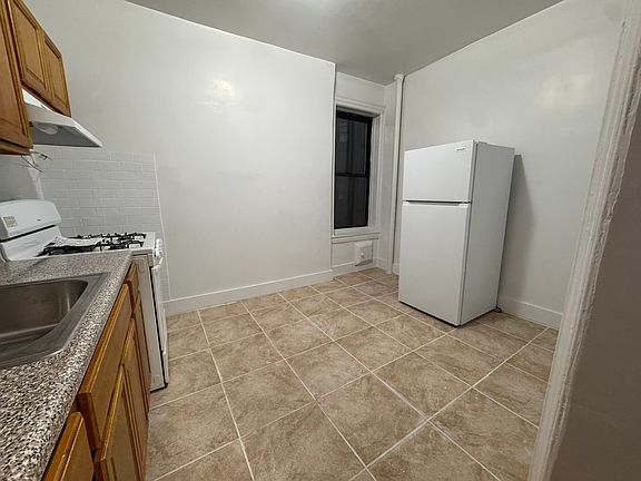 3rd image of 97 Euclid Ave Floor 2