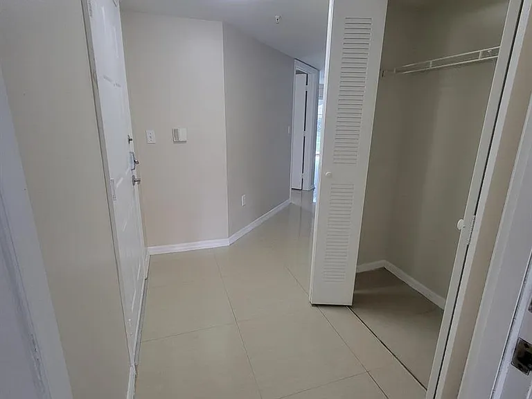 1400 Crestwood Ct S #1402 — Photo 7