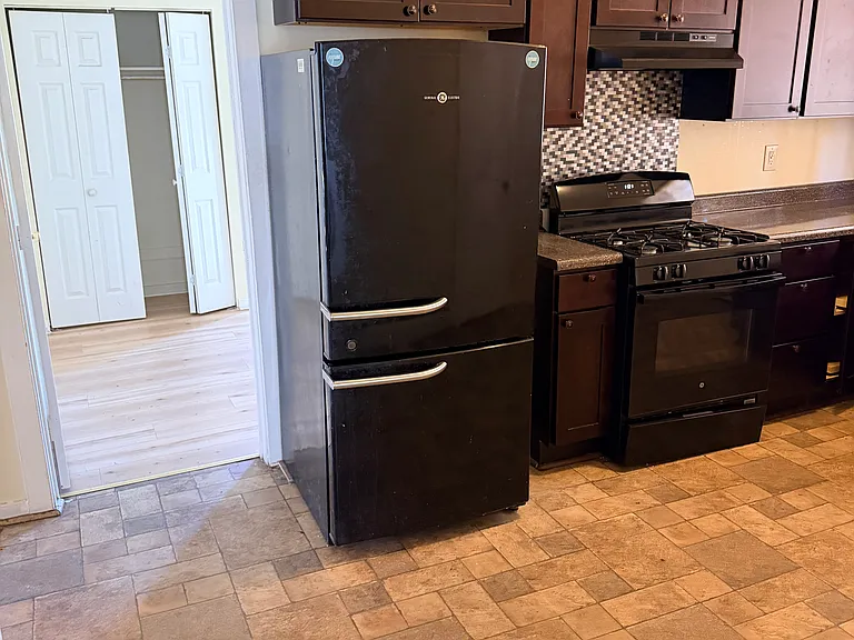321 Grand Ave #2 — Photo 7
