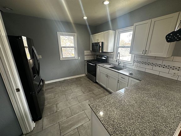 5th image of 215 E Cherry St