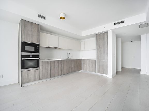 5th image of 2900 NE 7th Ave Unit 304