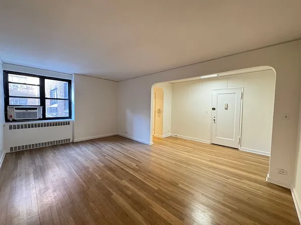 6735 Yellowstone Blvd APT 3R, Flushing, NY 11375