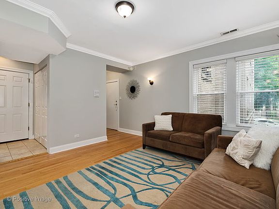 5th image of 1250 W Cornelia Ave APT 1N