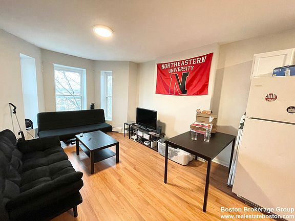 2nd image of 90 Hammond St APT 5
