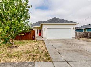 27 N 10th St, Creswell, OR 97426