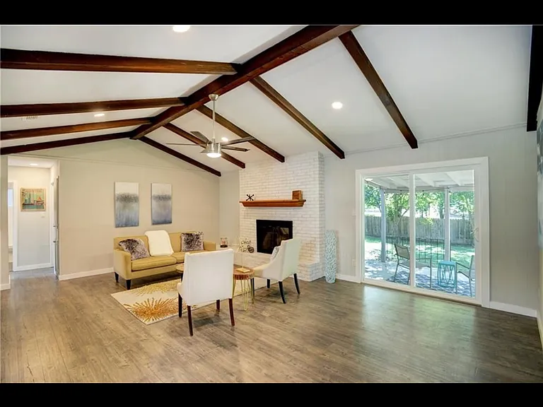 8200 Grayledge Dr — Photo 9