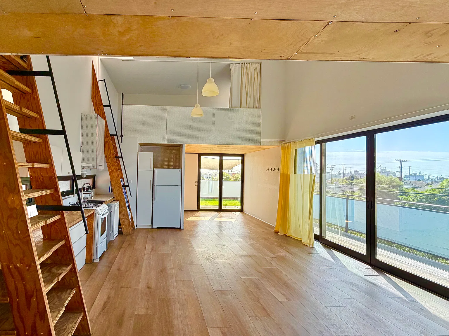2222 Logan Ave — Photo 4