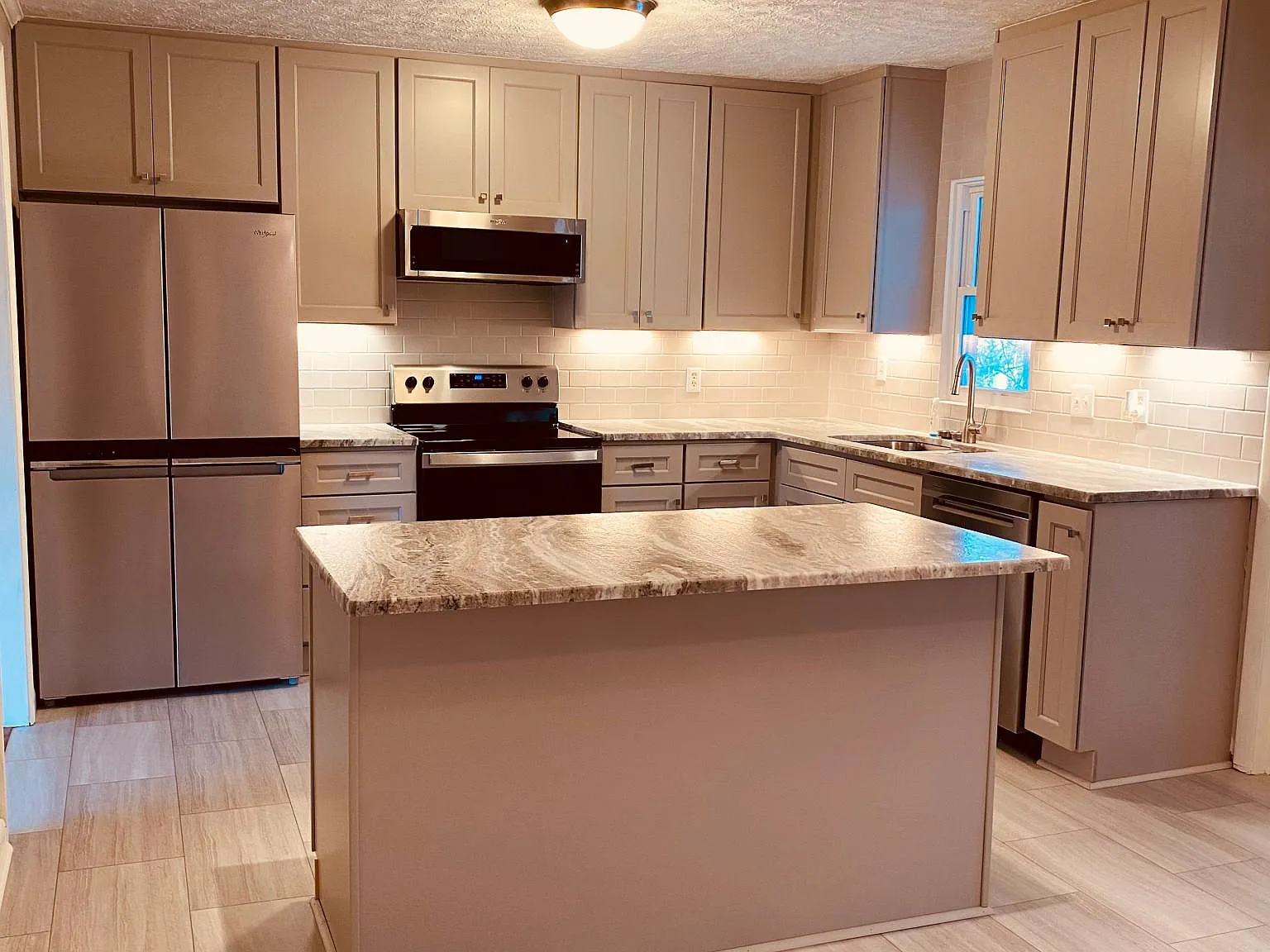 3 bed, 1970 sqft, $1,800 — Photo 4
