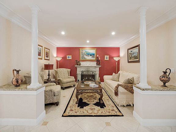 5th image of 209 N Country Club Dr