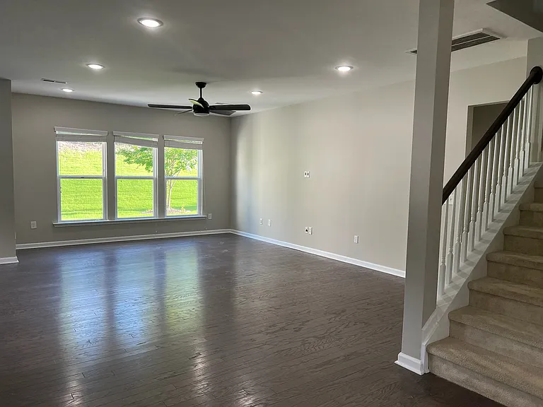 525 Parlier Dr — Photo 7