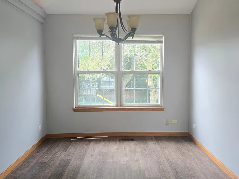 409 Fairfax Ln — Photo 5