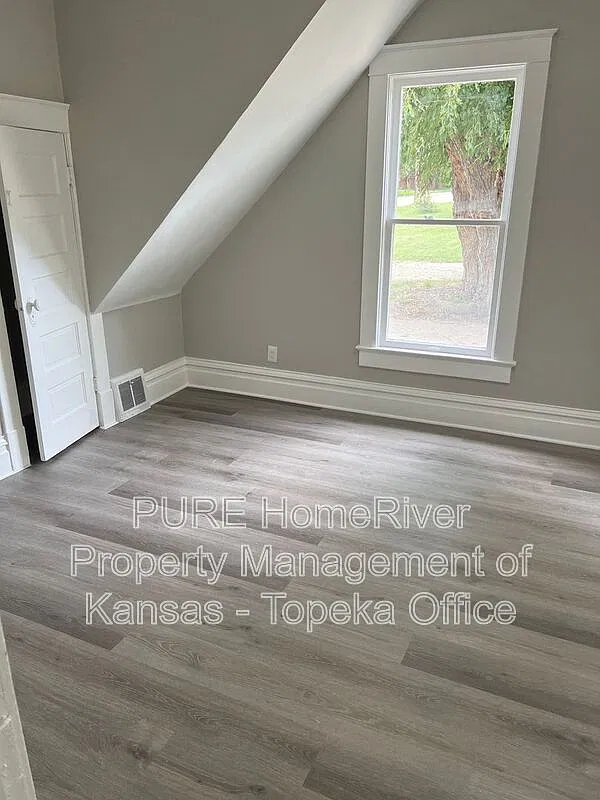 3 bed, 1.5 bath, 1197 sqft, $1,345 — Photo 3