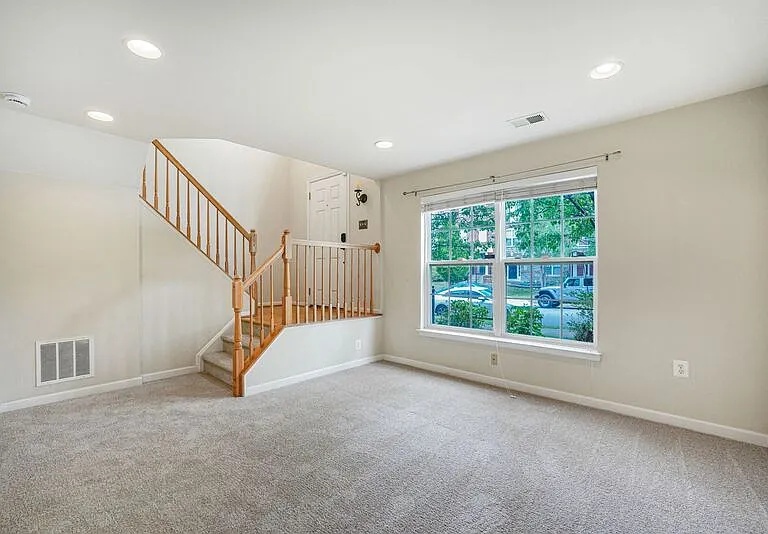 1606 Wilcox Ave — Photo 5