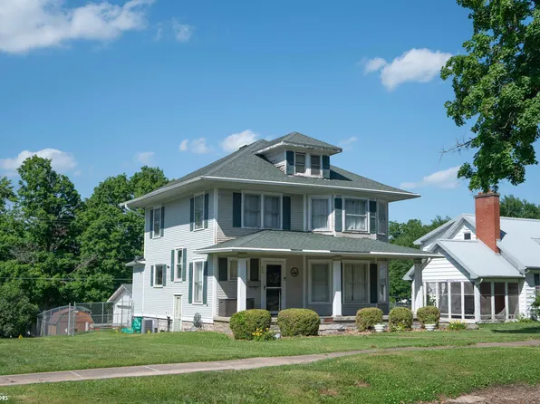 825 Clark St, Warsaw, IL 62379