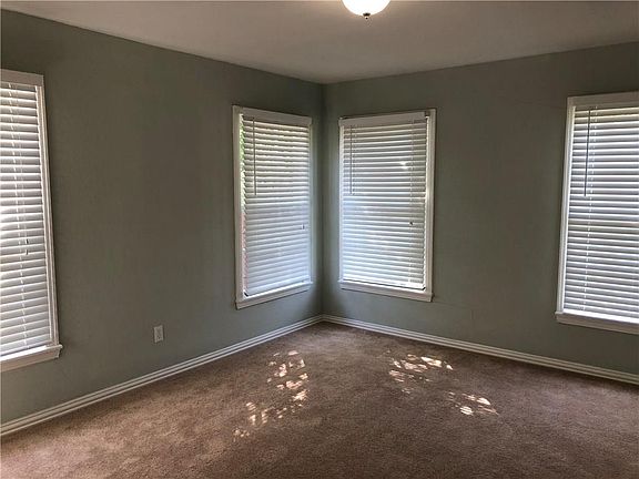 5th image of 834 Magnolia Dr