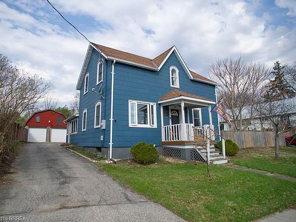 2nd image of 47 Simcoe St