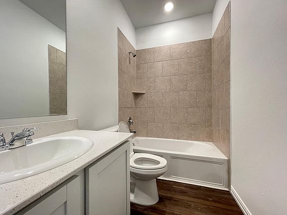 5th image of 5425 Montrose Dr