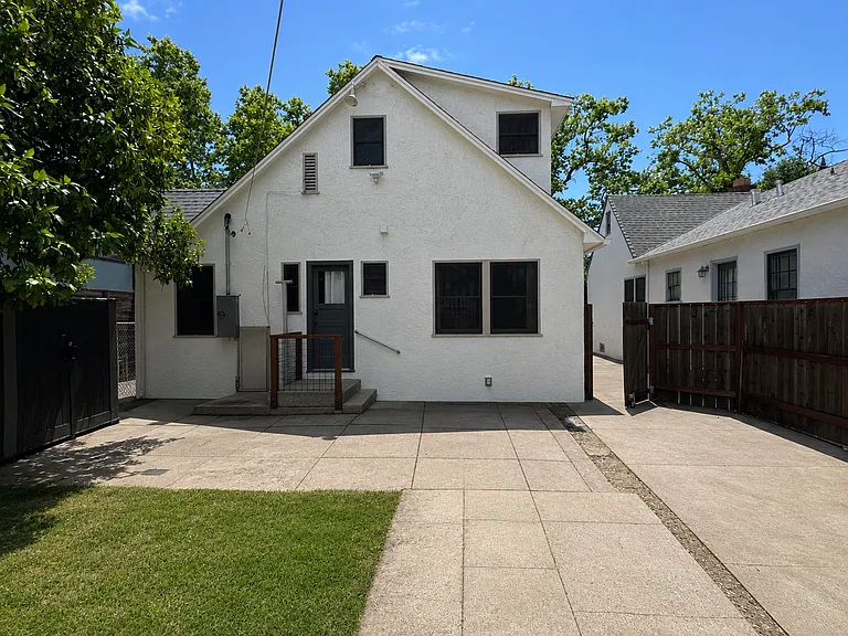 2617 T St — Photo 22