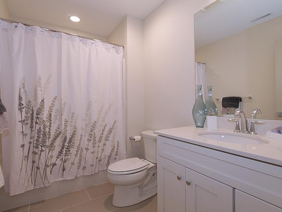 5th image of 724 Washington St #4G