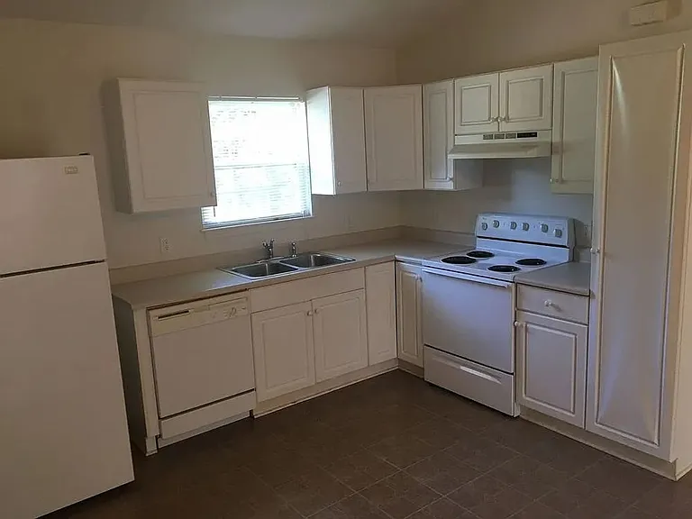 4013 Masonboro Loop Rd — Photo 4