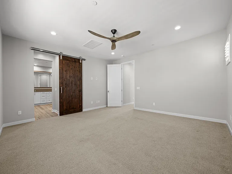 16205 Camden Cir — Photo 33