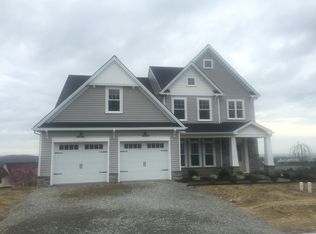 647 Golden Eagle Way, Lancaster, PA 17601