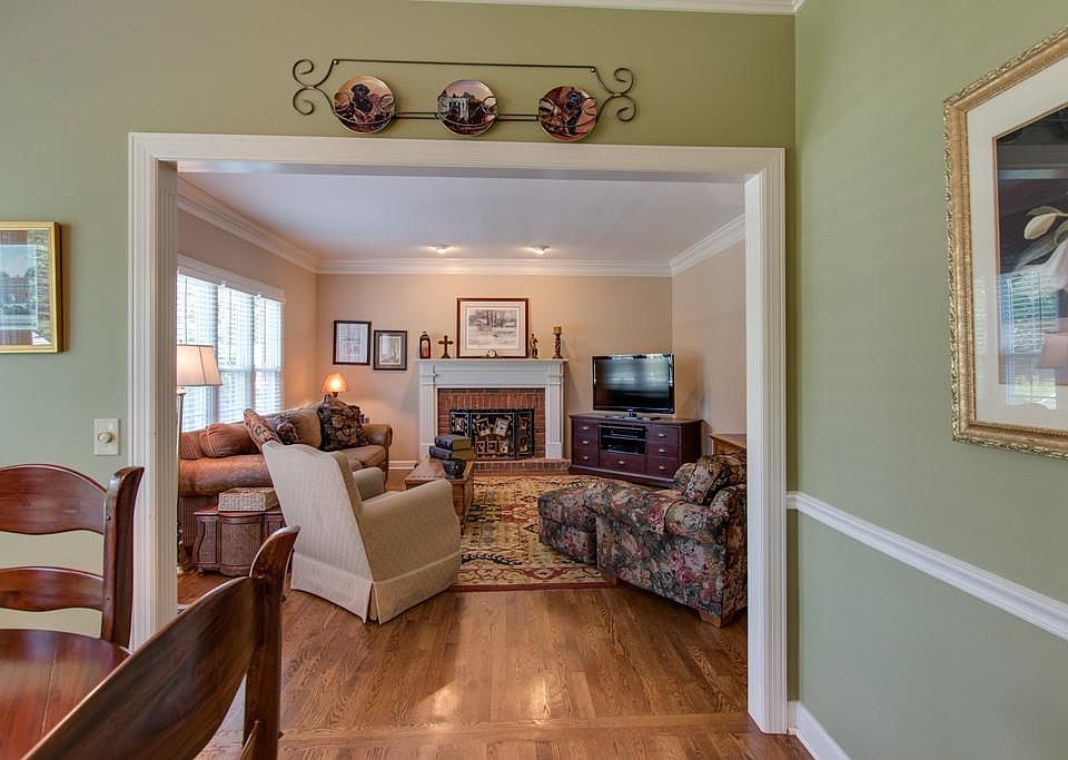 2nd image of 371 Julianna Cir