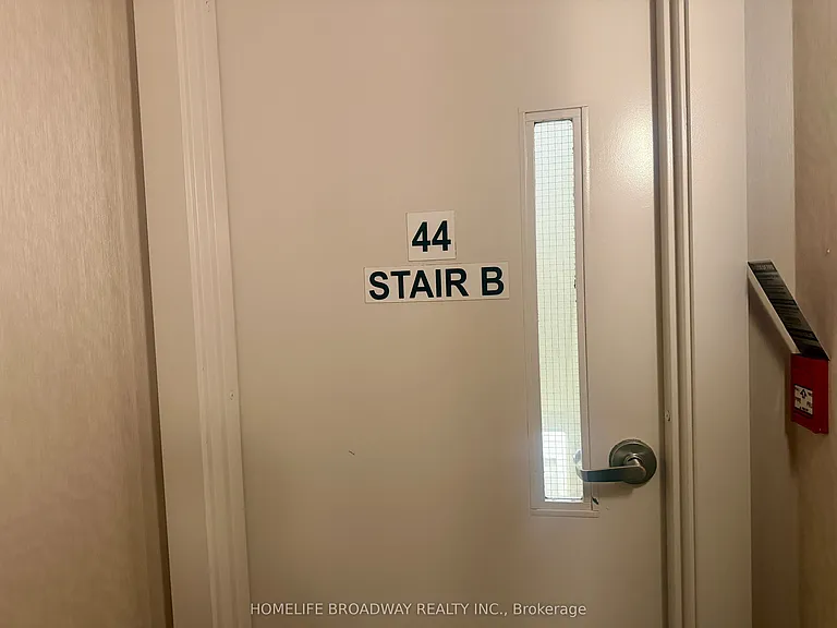 33 Charles St E #4406 — Photo 18