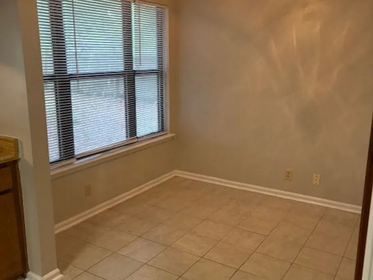 114 N Woodvalley Dr — Photo 10