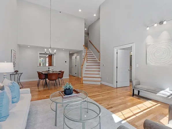 10 Charnstaff Ln Unit 202, Billerica, MA 01821