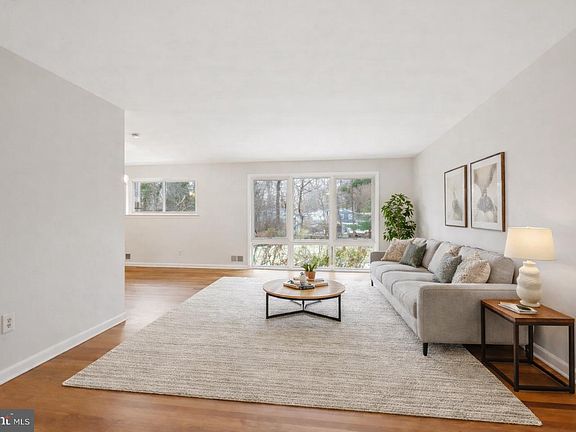 4th image of 9804 N Inglemere Dr