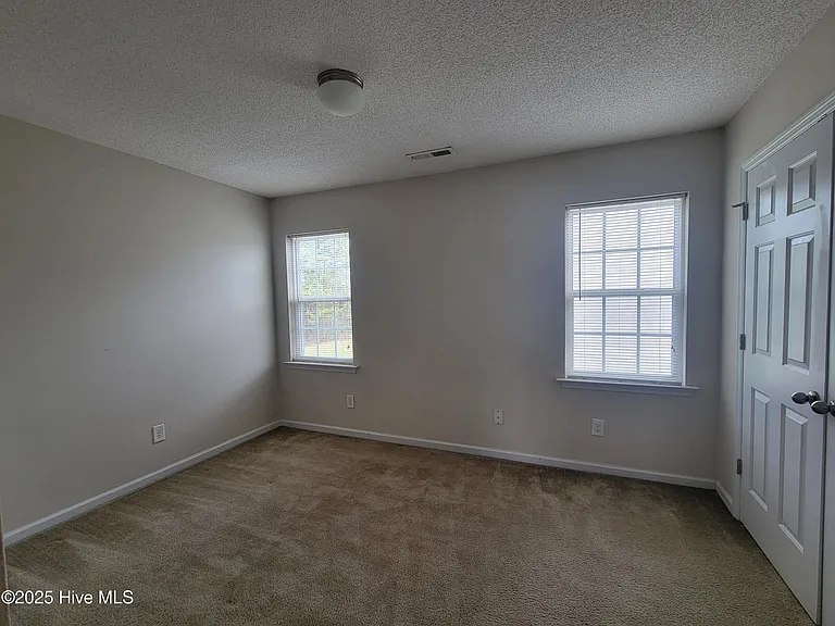 1002 Ornate Dr — Photo 6