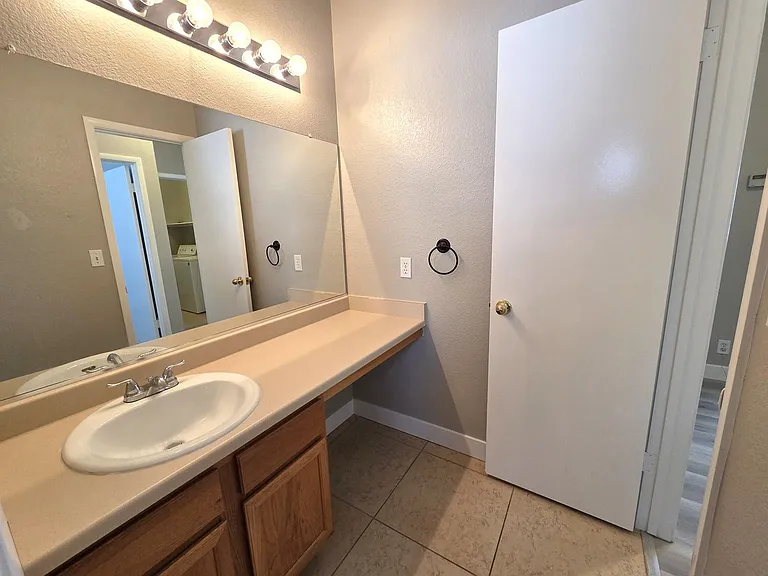 7904 Canyon Grove Ct — Photo 22