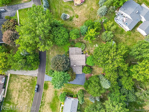 5th image of 2669 McClintock Rd