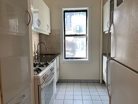 4th image of 137 E 29th St APT 3B