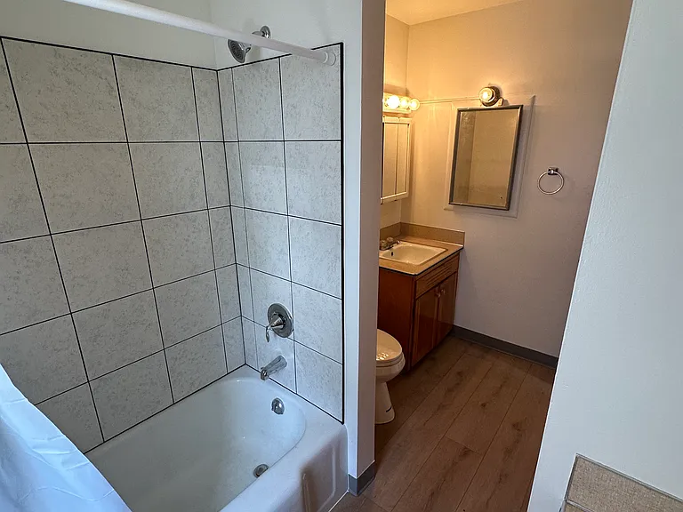 210 S 8th Ave #1 — Photo 10