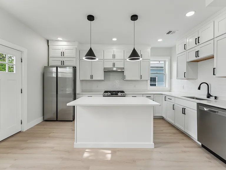 47 Brackett St #3 — Photo 1