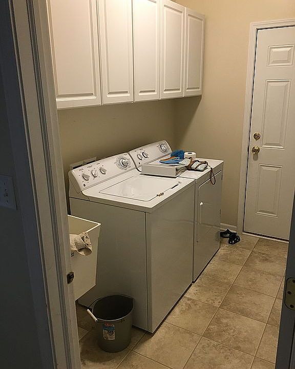 1st image of 915 Rockwell Ln