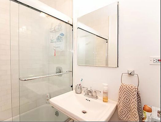 4th image of 10 W 15th St APT 922