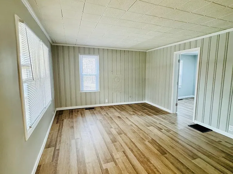 3305 N Russell Rd — Photo 6