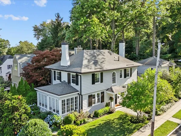 3 Forest Road, West Hartford, CT 06119