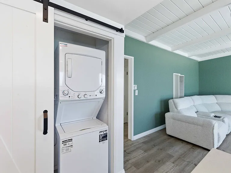 3105 Ocean Dr — Photo 20
