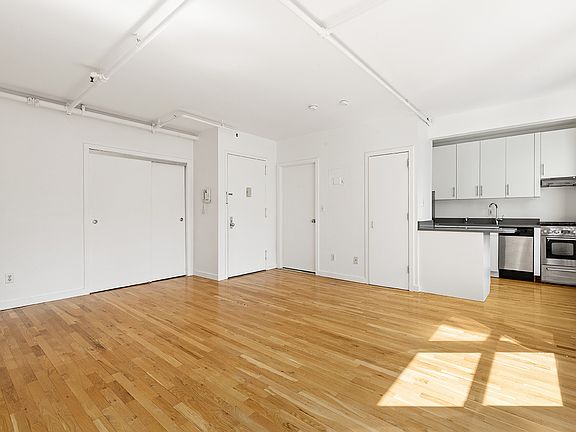 3rd image of 20 E 14th St APT 5R