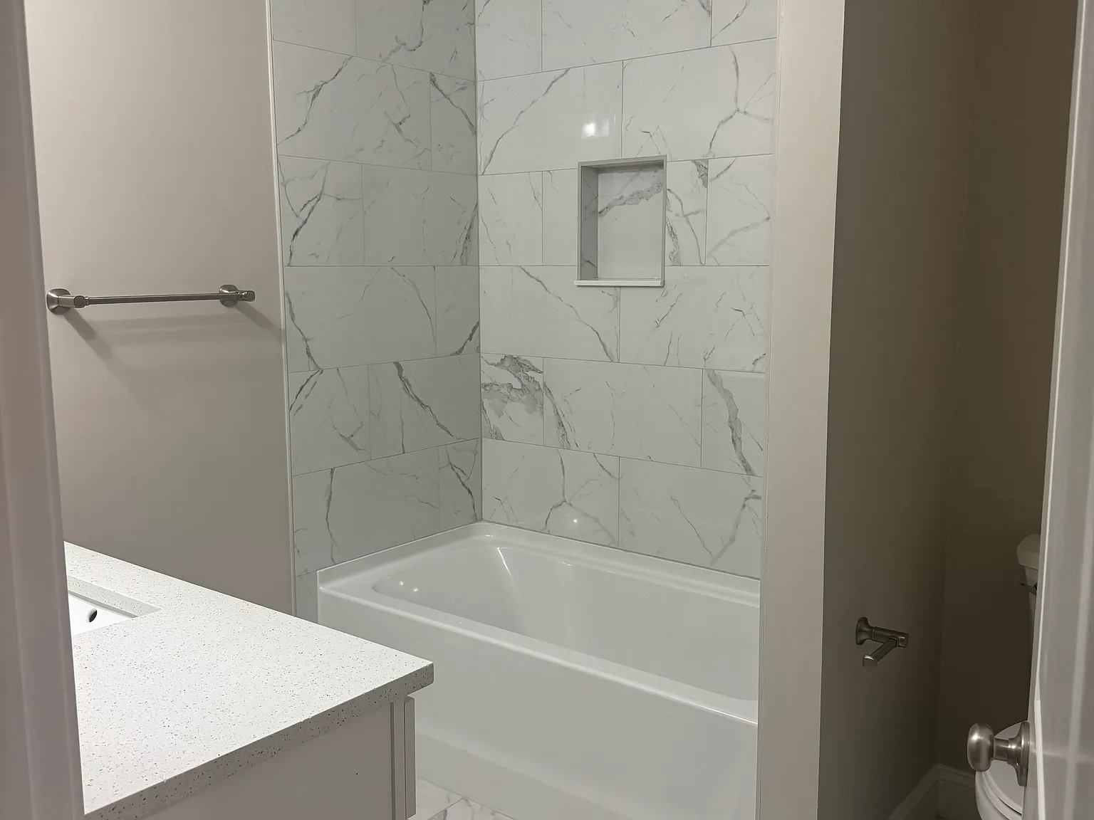 3 bed, 1700 sqft, $2,450 — Photo 4