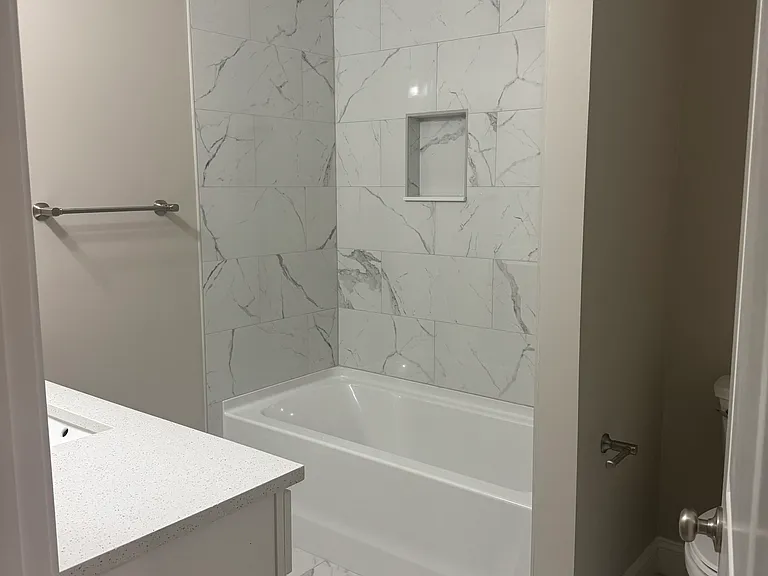 8205 Kensington Sq — Photo 4