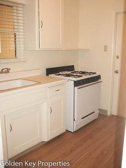 2nd image of 814 N Strand N #10
