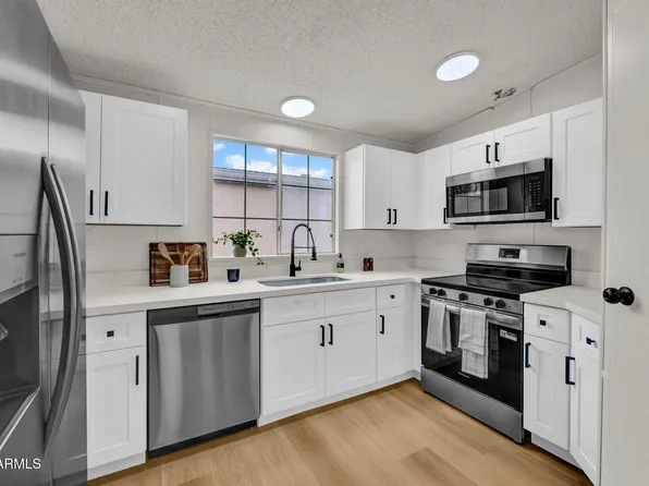6081 S OAKMONT Drive, Chandler, AZ 85249