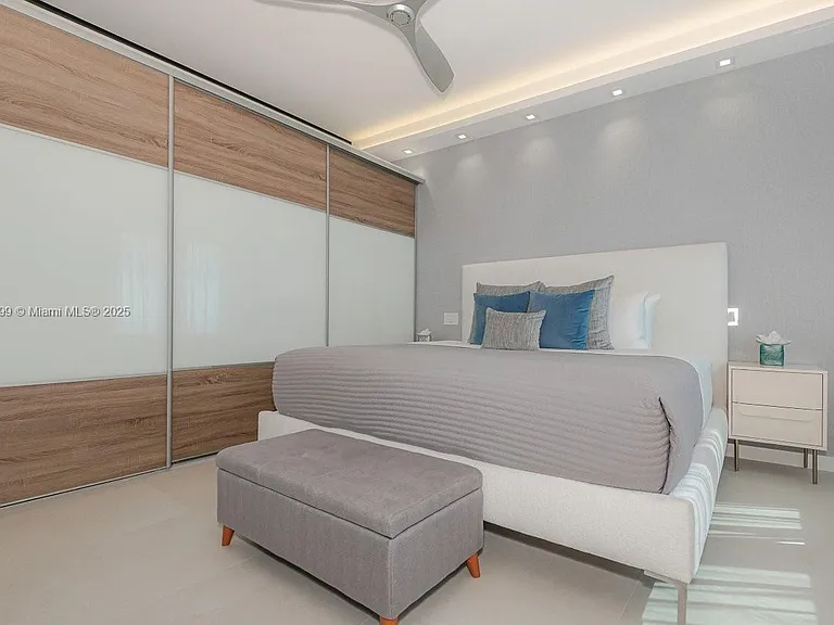 2301 Collins Ave — Photo 7