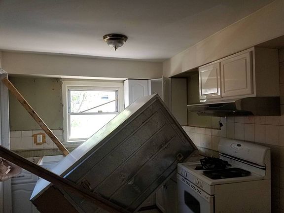 3rd image of 538 Beach 69 St
